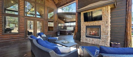 Hytte - flere senge - boblebad - bjergudsigt (Twisted Mane) | Interiør