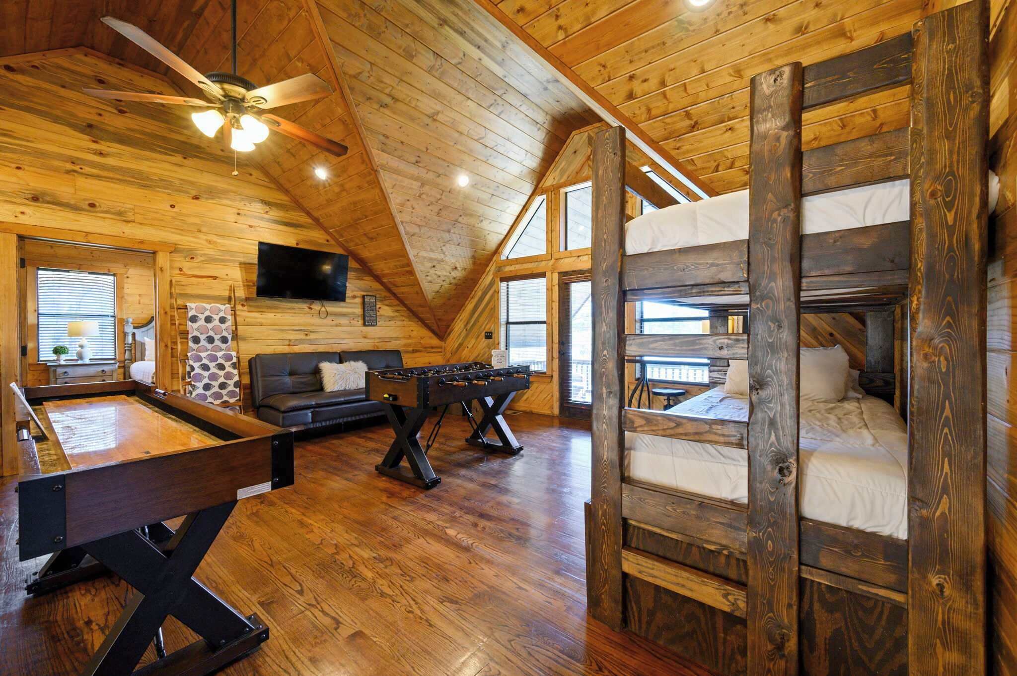Cabin, Multiple Beds, Hot Tub, Mountain View (Twisted Mane) | 3 bedrooms, individually decorated, individually furnished, bed sheets