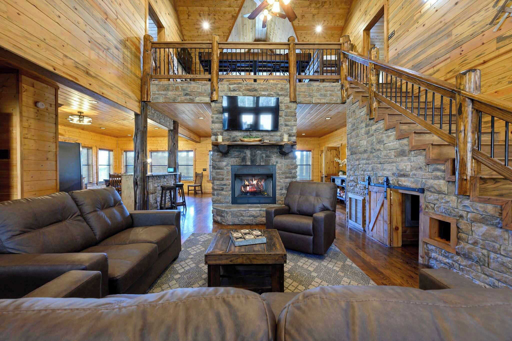 小屋, 多张床, 热水浴缸, 山景 (Twisted Mane) | 起居区