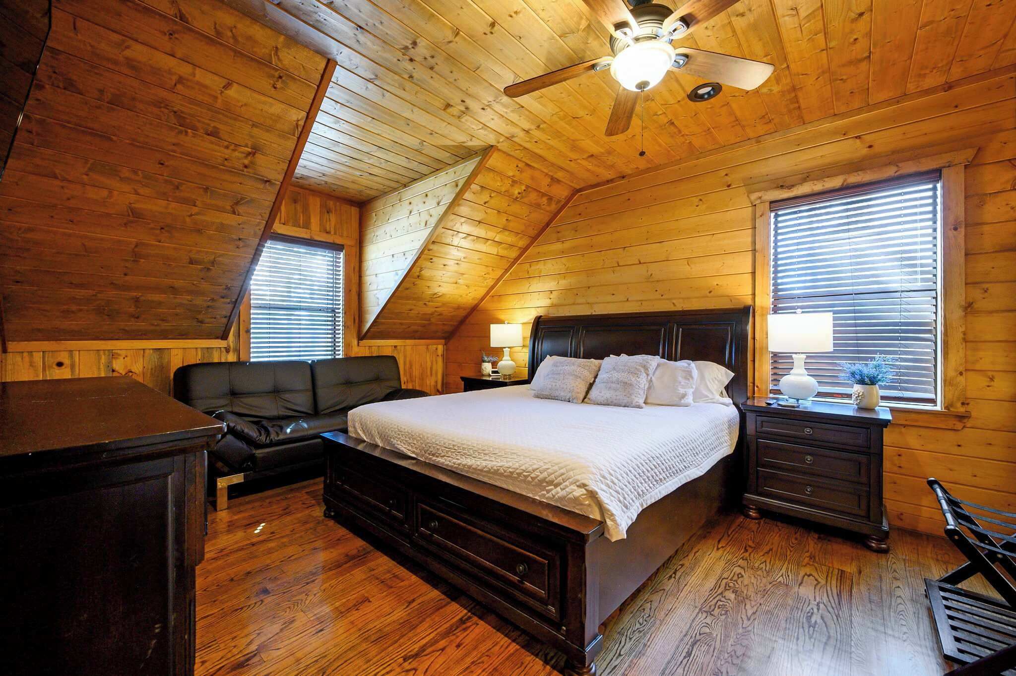 Cabin, Multiple Beds, Hot Tub, Mountain View (Twisted Mane)