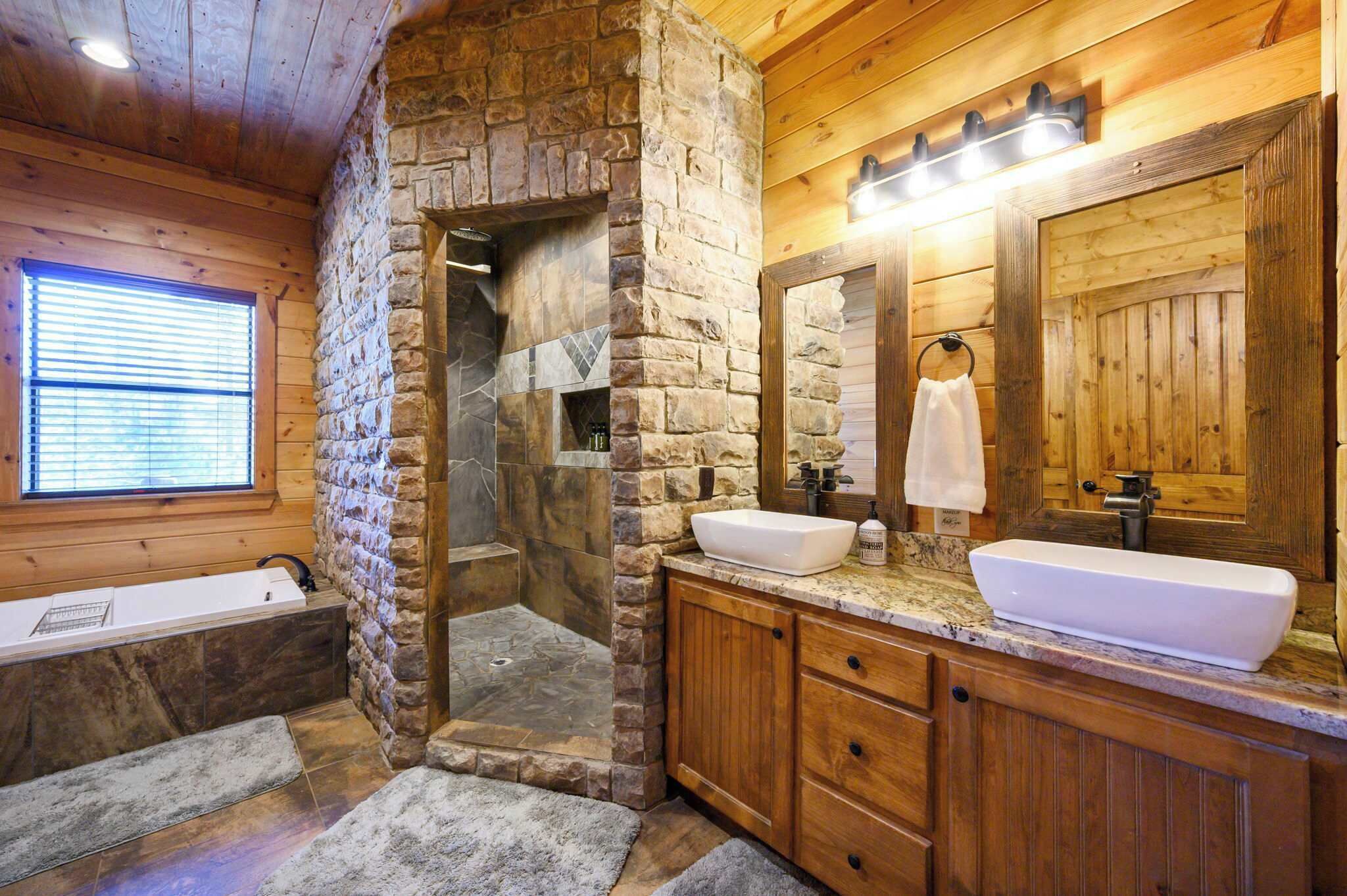 Cabin, Multiple Beds, Hot Tub, Mountain View (Twisted Mane) | Bathroom | Towels