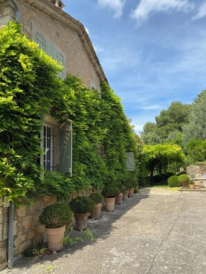 Property grounds - Charming family villa Mougins (Mougins)