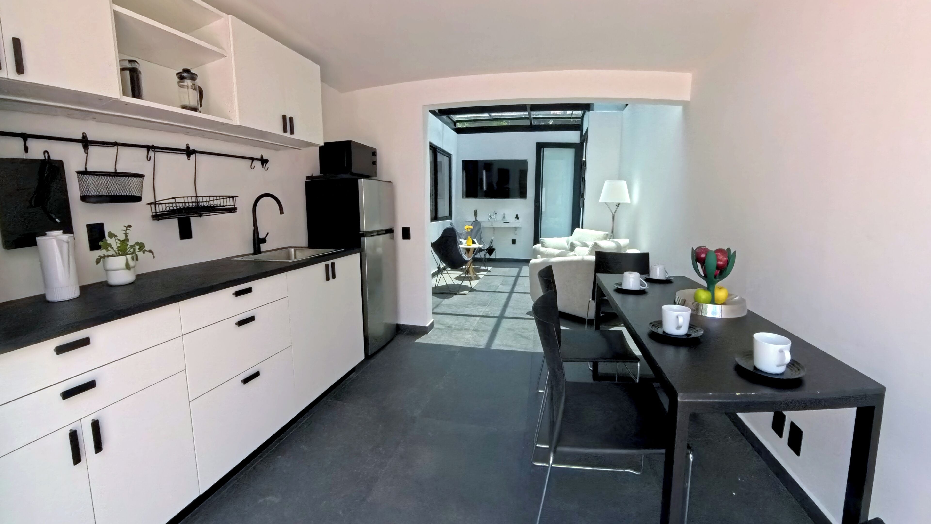 Loft Deluxe, 2 camere da letto, animali non ammessi, edificio separato | Cucina privata | Frigorifero, microonde, piano cottura, macchina per tè/caffè