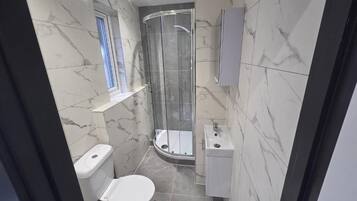 Room, 1 Bedroom | Bathroom
