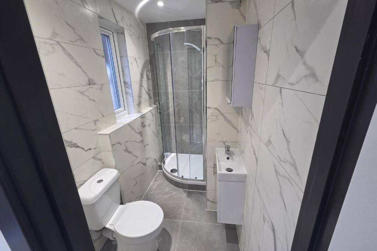 Room, 1 Bedroom | Bathroom