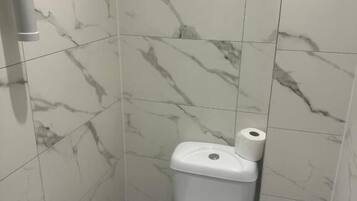 Room, 1 Bedroom | Bathroom