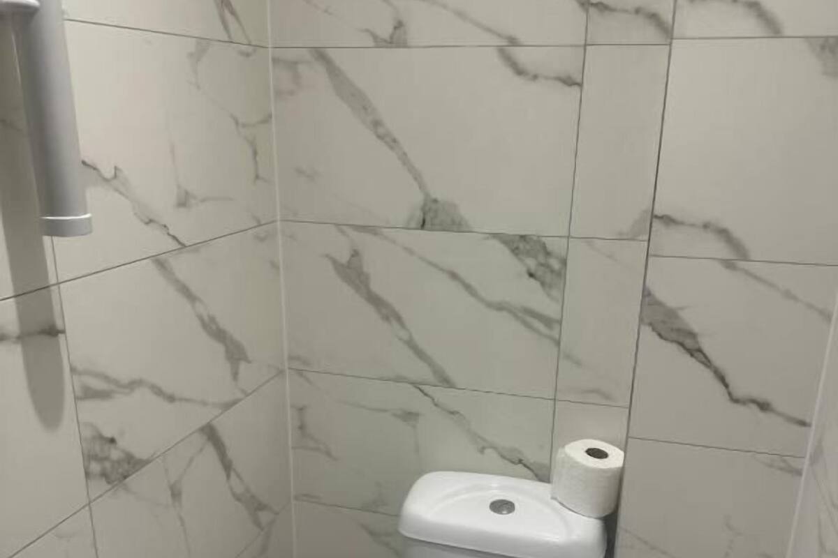 Room, 1 Bedroom | Bathroom