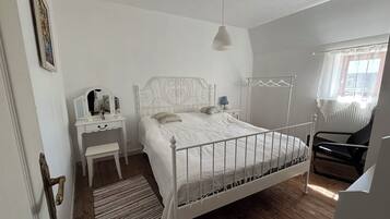 2 bedrooms, WiFi, bed sheets