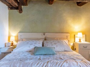 1 slaapkamer, een bureau, wifi, beddengoed