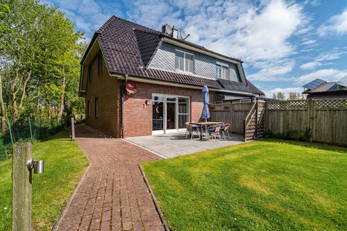 Holiday Home Hummelchens Meeresbrise with Terrace, Private Garden and Wi-Fi
