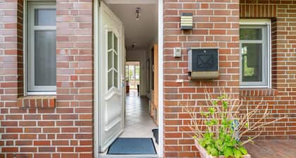 Ferienhaus Hummelchens Meeresbrise mit Terrasse, privatem Garten und WLAN