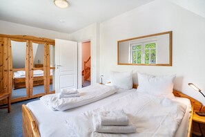 3 bedrooms, WiFi - Holiday Home Hummelchens Meeresbrise with Terrace, Private Garden and Wi-Fi (Pellworm)