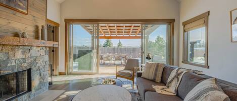 Maison, plusieurs lits, bain à remous, vue montagne (Wilderness Club Home) | Coin séjour