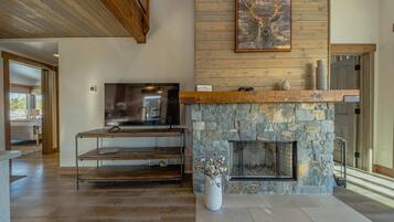 House, Multiple Beds, Hot Tub, Mountain View (Wilderness Club Home) | Interior
