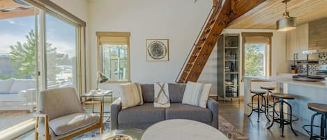 House, Multiple Beds, Hot Tub, Mountain View (Wilderness Club Home) | Living area