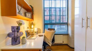 Single Room, Non Smoking, Shared Bathroom | Bathroom - Student Only Nottingham Square (Nottingham)