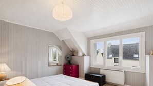 A bedroom with a bed, a dresser, a mirror, a window, and a radiator. - 900m beach, house 4 adults / 2 kids (Sarzeau)