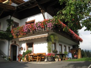 Exterior - Apartment 'Haus Bergwies' with Mountain View, Shared Pool and Wi-Fi (Caines)