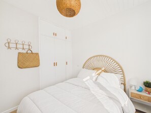 2 bedrooms, iron/ironing board, free WiFi - House for 7 with garden near the sea (Brem-sur-Mer)