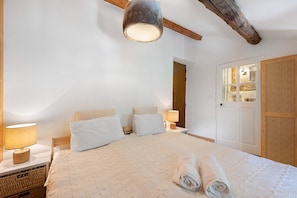 4 bedrooms, iron/ironing board, WiFi, bed sheets - Chalet Le Hameau Tranquille (Courchevel)