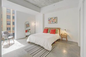1 slaapkamer, een strijkplank/strijkijzer, wifi, beddengoed