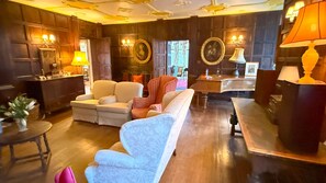 House - Haremere Hall in Etchingham (Etchingham)