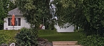 Lake front cottage with private dock
4 Bedroom  2 bathroom