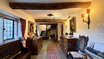 House | 14 bedrooms