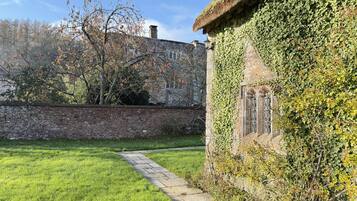 House | 14 bedrooms