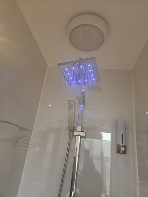 Comfort Apartment | Bathroom - Cosy 1 Bedroom Flat Near Balham Station (London)