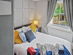 1 bedroom, iron/ironing board, Internet, bed sheets
