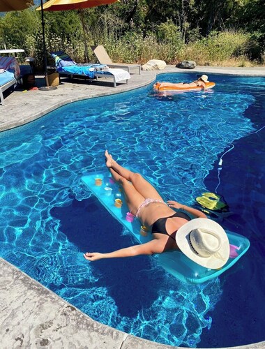 Beautiful 3-bedroom house with mountain views and swimming pool in Salyer.