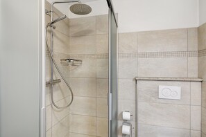 Shower, hair dryer, towels - Apartment 'Mery' with Mountain View, Private Garden and Wi-Fi (Livigno)