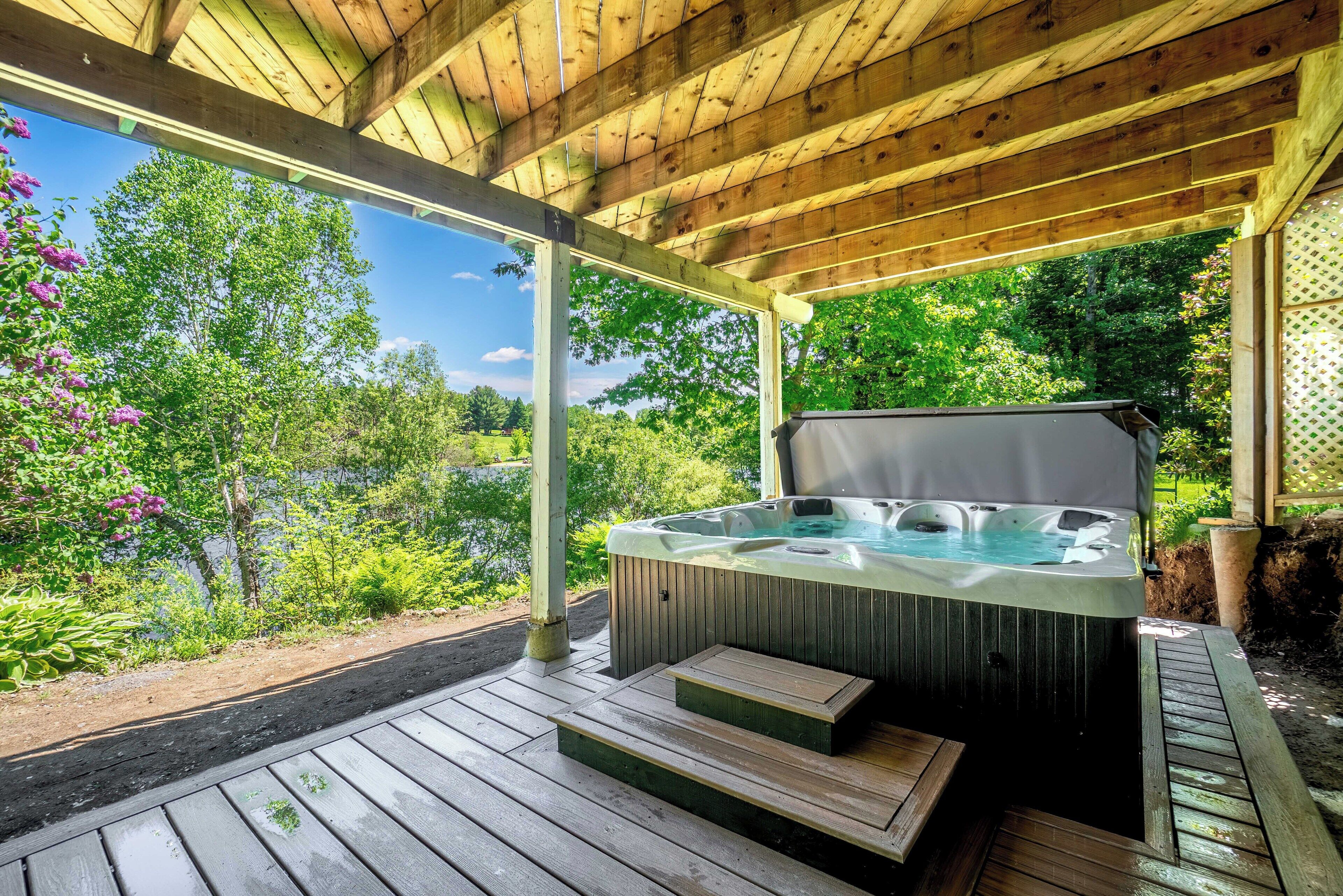 Outdoor spa tub
