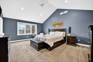 3 bedrooms, iron/ironing board, Internet, bed sheets - Family Lakefront Getaway - Pool - Hot Tub (Antioch)