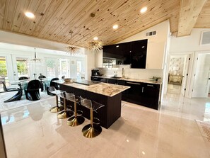 Microwave, oven, stovetop, dishwasher - Longboat Key Modern Beach House Gem (Longboat Key)