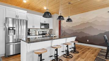 House, Multiple Beds, Hot Tub, Garden View (The Roost ) | Private kitchen