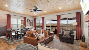 House, Multiple Beds, Hot Tub, Garden View (The Roost ) | Living area