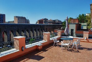 Outdoor dining - Villa Lanusei (Rome)