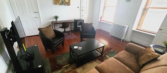 Great 1BR Apt, Porch, Easy Parking & Access to Transit