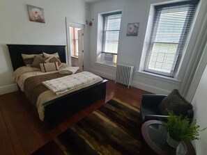 Room - Philly Favorite, 1BR, Porch, Kitchen & In-Unit W/D in Historic Germantown (Philadelphia)