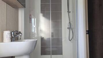 Bruser, hårtørrer, Toiletpapir