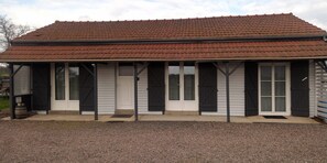 Exterior detail - La crapaudiere (Charrin)