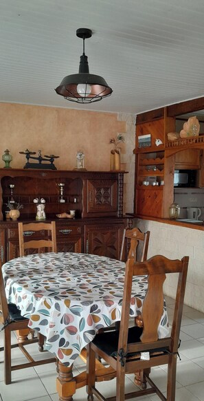 Dining - La crapaudiere (Charrin)