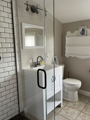 Shower, hair dryer, towels, soap - Spacious 4 bedroom with inground pool and walk to beach!! (Dennis)