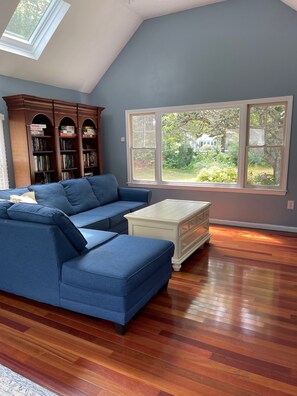Living area - Spacious 4 bedroom with inground pool and walk to beach!! (Dennis)