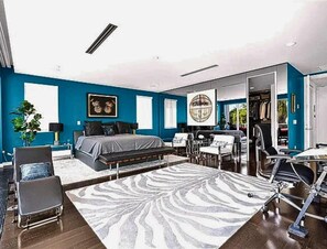 Room - 4BR Las Olas Villa w/ Pool & Gym (Fort Lauderdale)