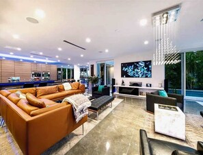 Lobby - 4BR Las Olas Villa w/ Pool & Gym (Fort Lauderdale)