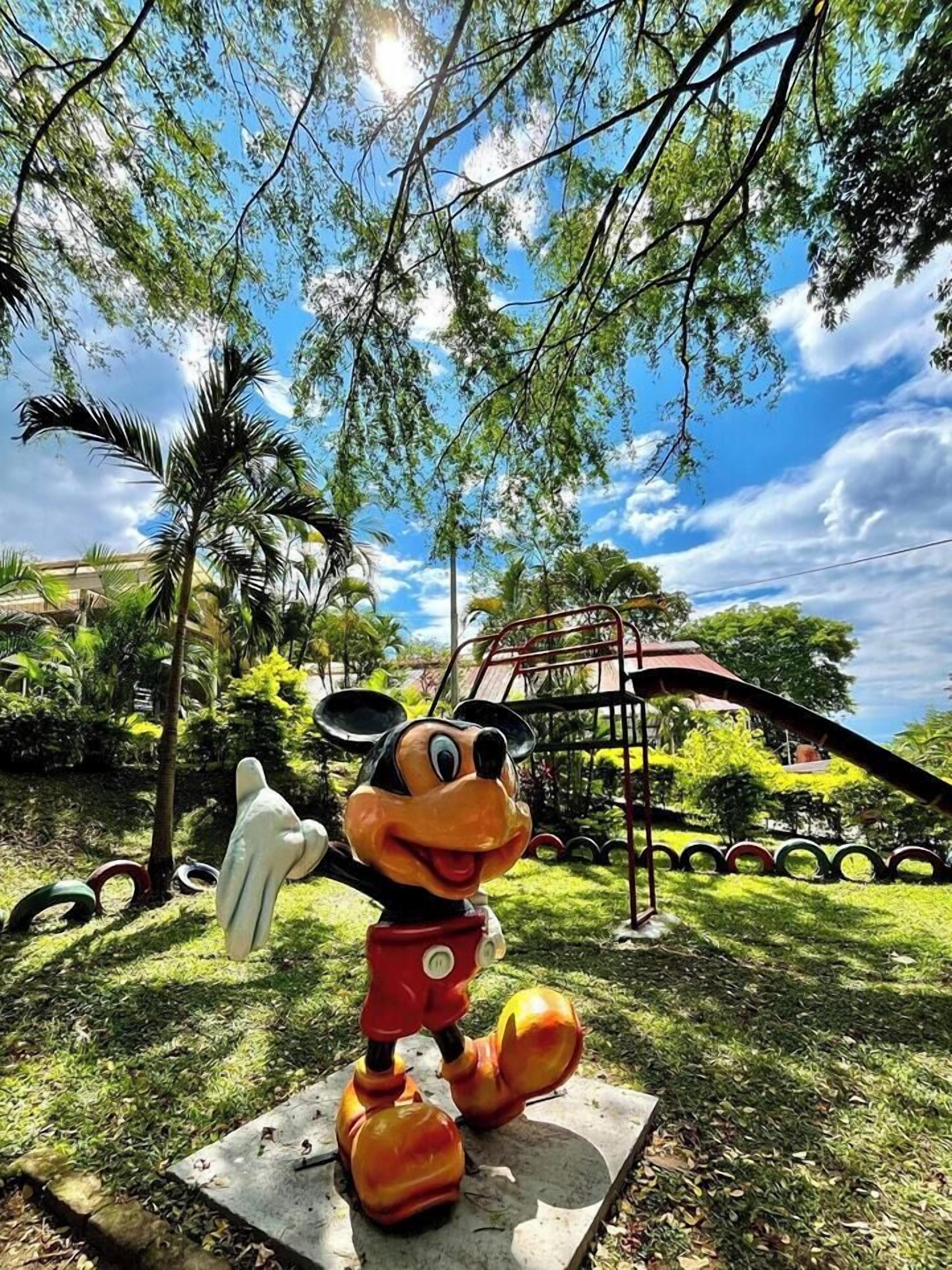 المنشأة من الخارج