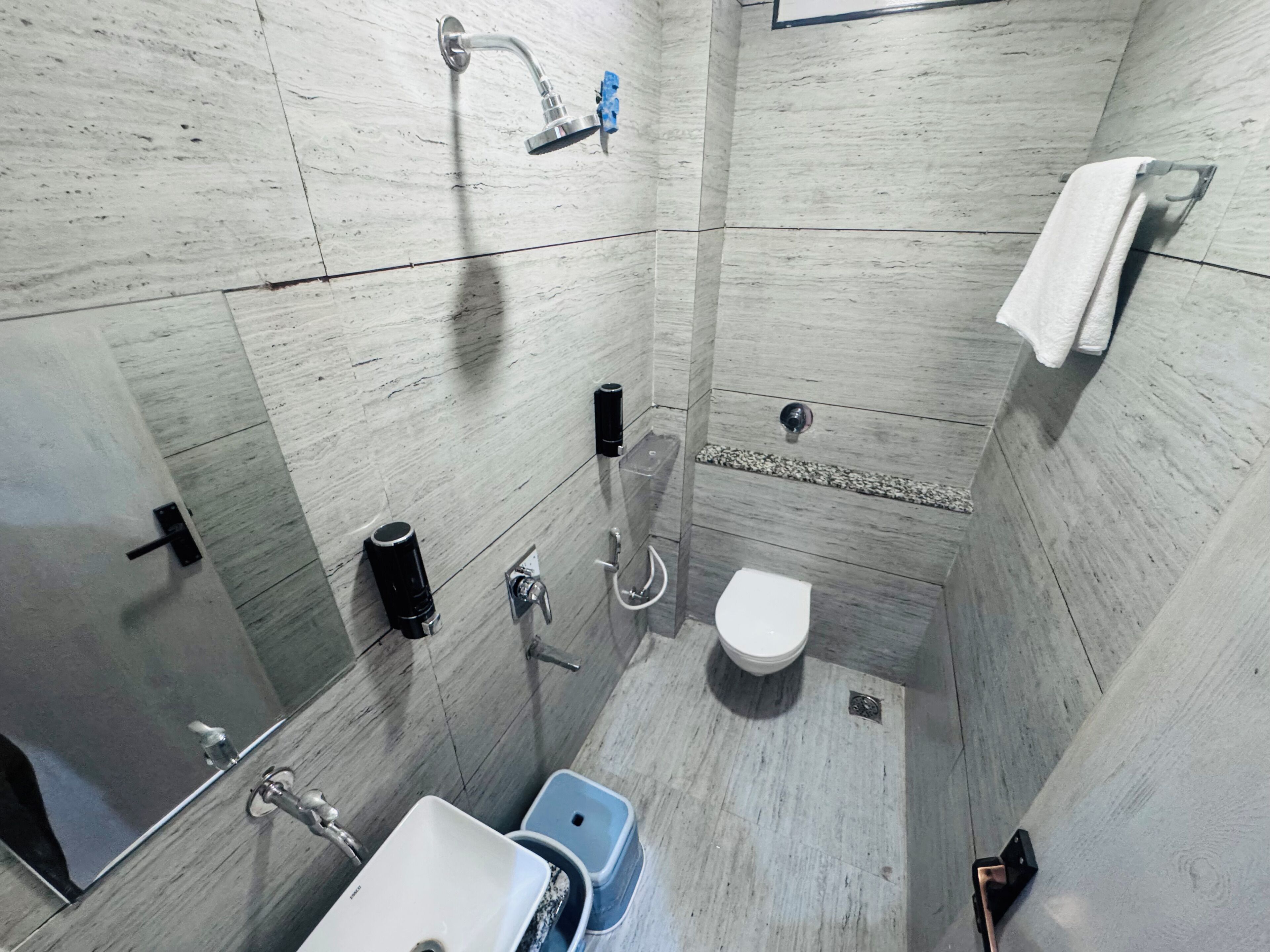 Dobbeltrom – deluxe, byutsikt | Bad